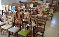 Predajňa Topoľčany, stoličky stoly